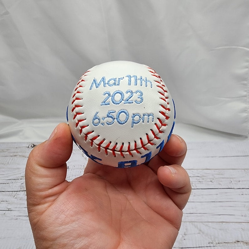 Birth Stats gift // Custom Personalized Embroidered Baseball// Baby Gift // Baseball Gift // Keepsake ball //Memorabilia